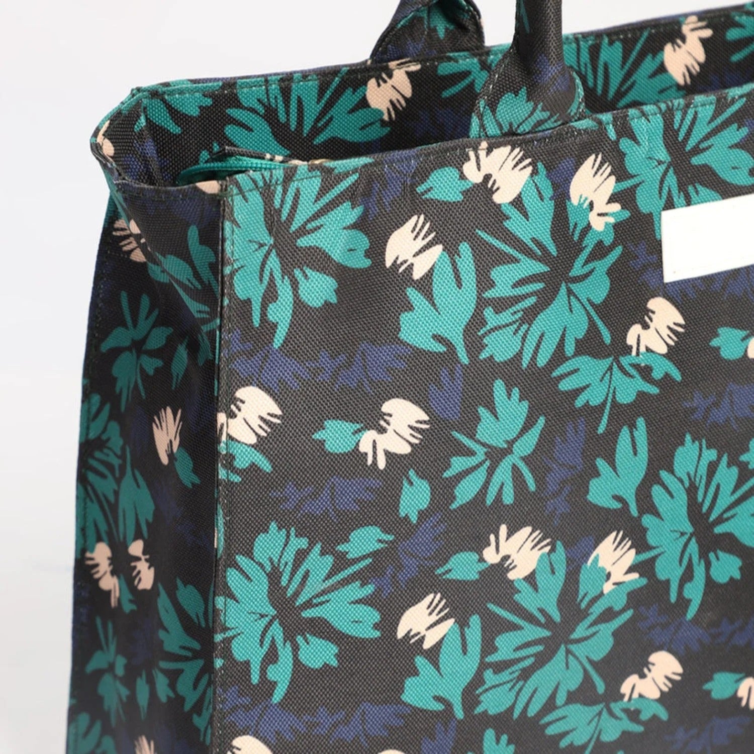 Classic Queen Tote